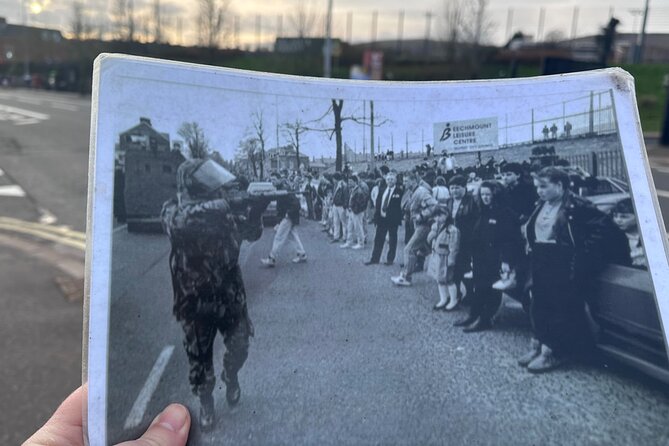 2 Hour Private Belfast Taxi Cab Tour of Troubles & Peace walls - The Peace Wall: Scale, Writing Time, and Famous Names