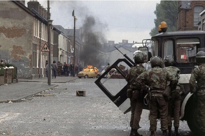 2 Hour Terror and Mural History Belfast taxi Private Tour - Crumlin Road Gaol and Courthouse: Trials, Hunger Strikes, and That Tunnel Idea
