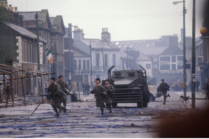 2 Hour Terror and Mural History Belfast taxi Private Tour - Where You Start, How Pickup Works, and What to Expect Day Of