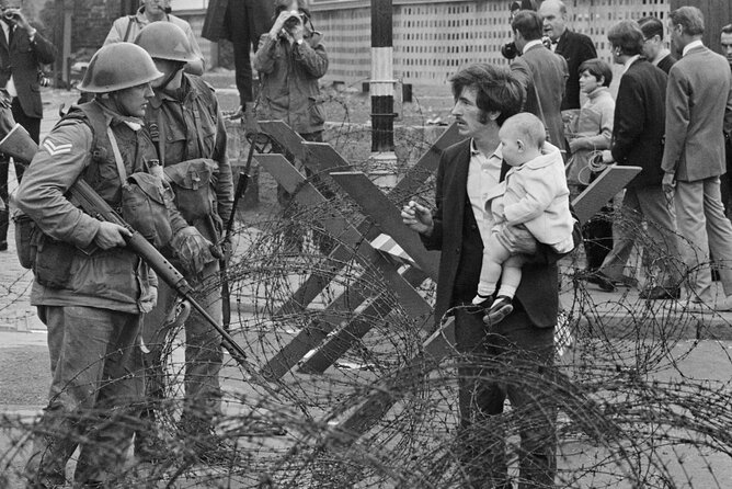 2 hours Belfast Original Drivers The Troubles Black Taxi Tour - Guides like Ricky and Sean, and why their tone makes a difference