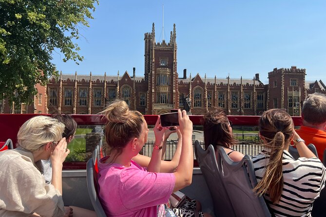 Belfast Hop-on Hop-off Tours - Guide Style: Live Commentary vs Recorded Messages