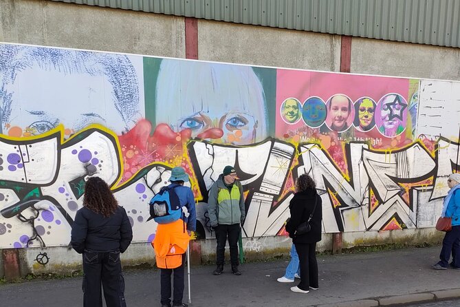 Belfast Troubles Tour: Walls and Bridges - Walls and Bridges, and why a walking tour works in Belfast