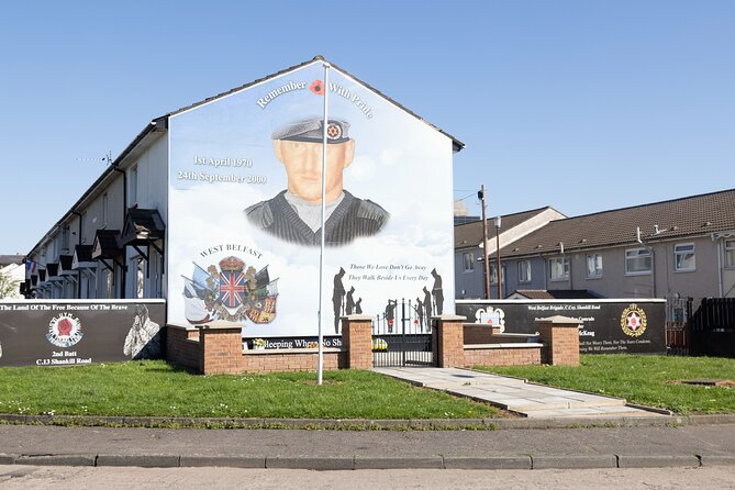 Black Taxi Tour and Crumlin Road Gaol tour Combo - Timing, pace, and what to wear