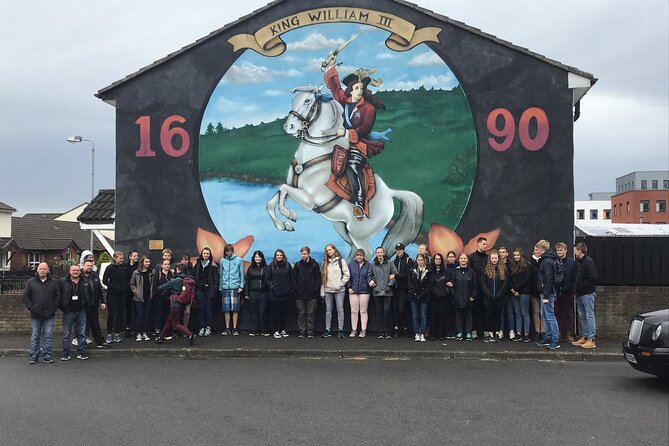 Black Taxi Tour and Crumlin Road Gaol tour Combo - Black Taxi Tour through the murals and the Peace Wall