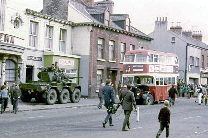 Cab Tours Belfast Famous Black taxi tours 2 hrs The Troubles - Peace Wall: the photo moment with your name on it