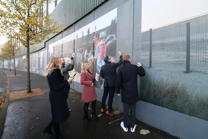 Falls road Murals Walking Tour with former prisoners - Who this tour suits best