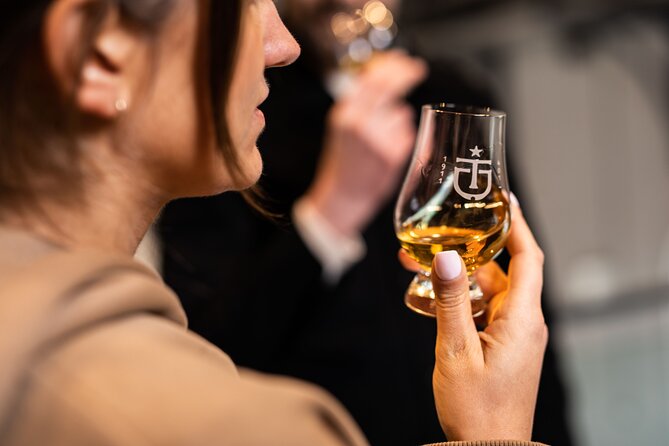 Giant's Causeway and Whisky Distillery tasting tour from Belfast - Titanic Distillers at Thompson Dock: guided tour and a real tasting
