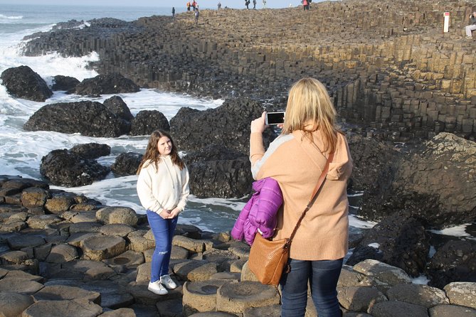 Giant's Causeway Day Tour and Belfast City Tour 1 Day Pass - Giant’s Causeway for 1.5 Hours: How to Spend Your Time