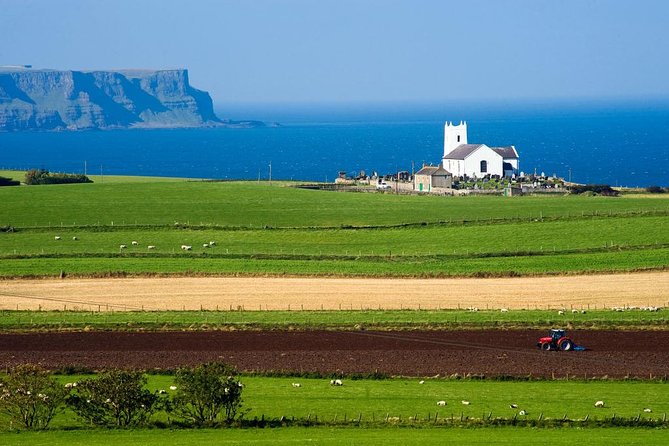 Giant's Causeway Full Day Tour from Belfast - Dunluce Castle Ruins: Cliffside Views and the 1600s Story