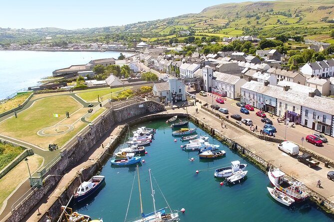 Giants Causeway & Castles Tour from Belfast: Guided tour - Guide Energy, Stories, and the Value of Live Commentary
