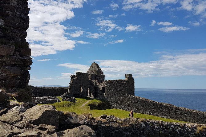 Luxury Giants Causeway Tour in Mercedes + FREE Belfast Mural Tour - A private Mercedes day that actually feels local