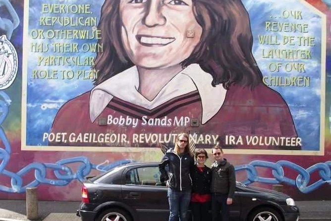 Official World Famous Belfast Taxi Tour ™ - Cupar Way and the peace lines you can walk near