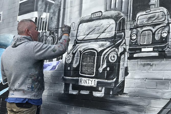 Original Drivers Belfast Taxi/Cab Tour 2 hour private adventure - Why a private black taxi works so well in Belfast