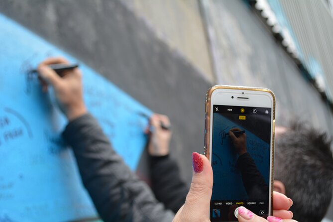 Private 1 Hour Belfast Taxi cab Tour - Peace Wall: why separation built and why it still exists