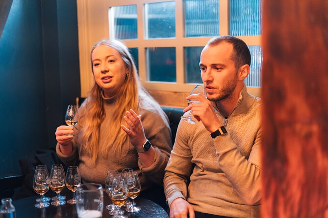 The Single Cask Whiskey Experience - The Atmosphere: Small Group, Easy Conversation, Real Tasting Time